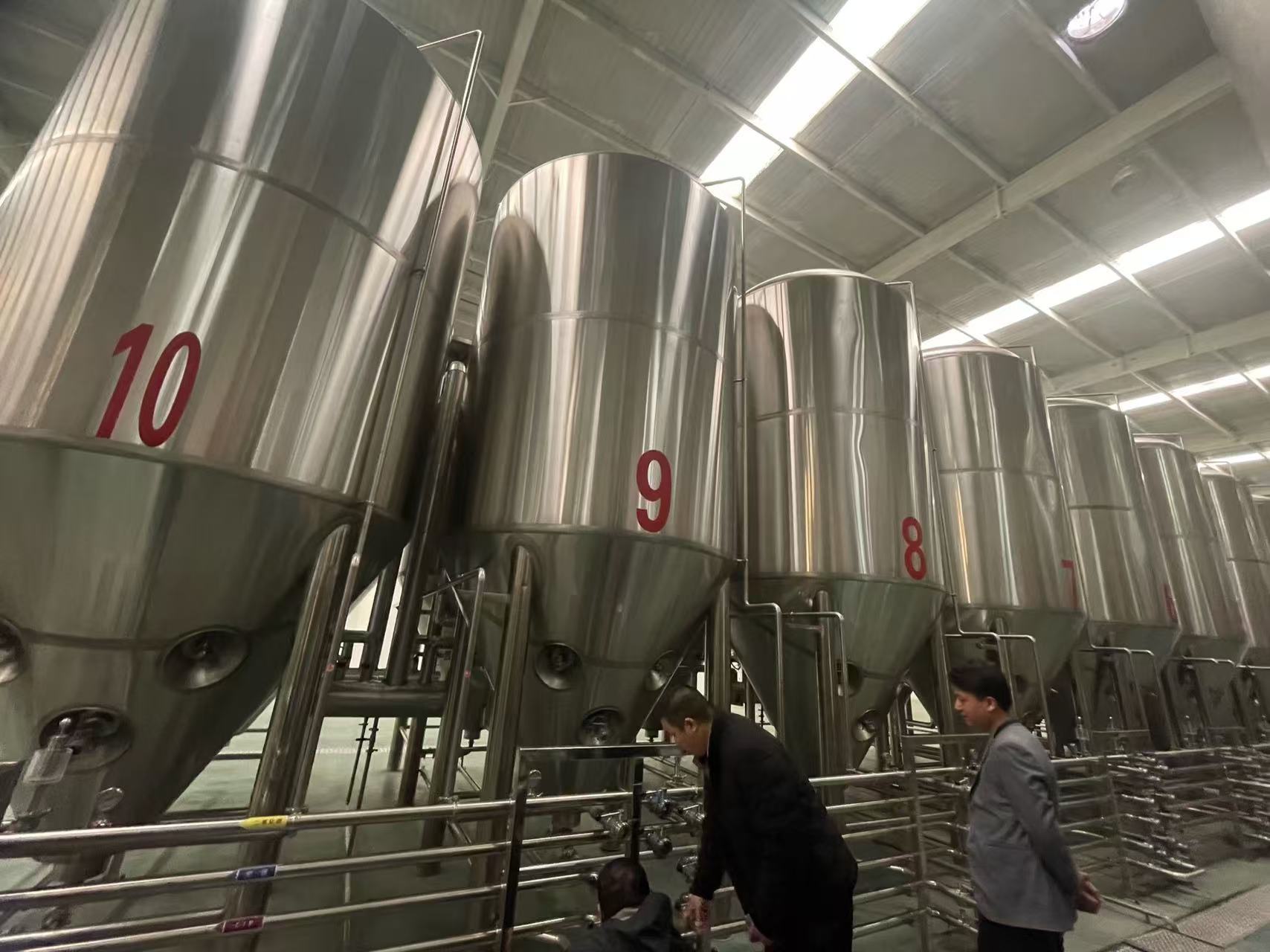 路南精酿啤酒设备厂—平面布置、设备设计、制造、调试、培训等一条龙服务